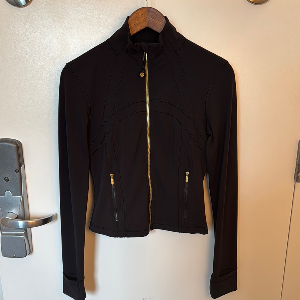 Black and gold lululemon define jacket cropped Nulu